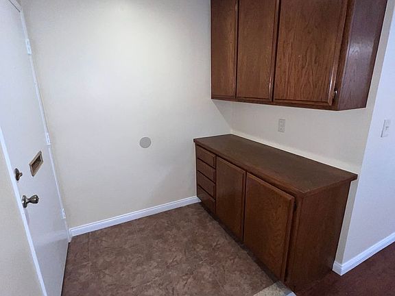 3rd image of 1025 W 8th St APT A