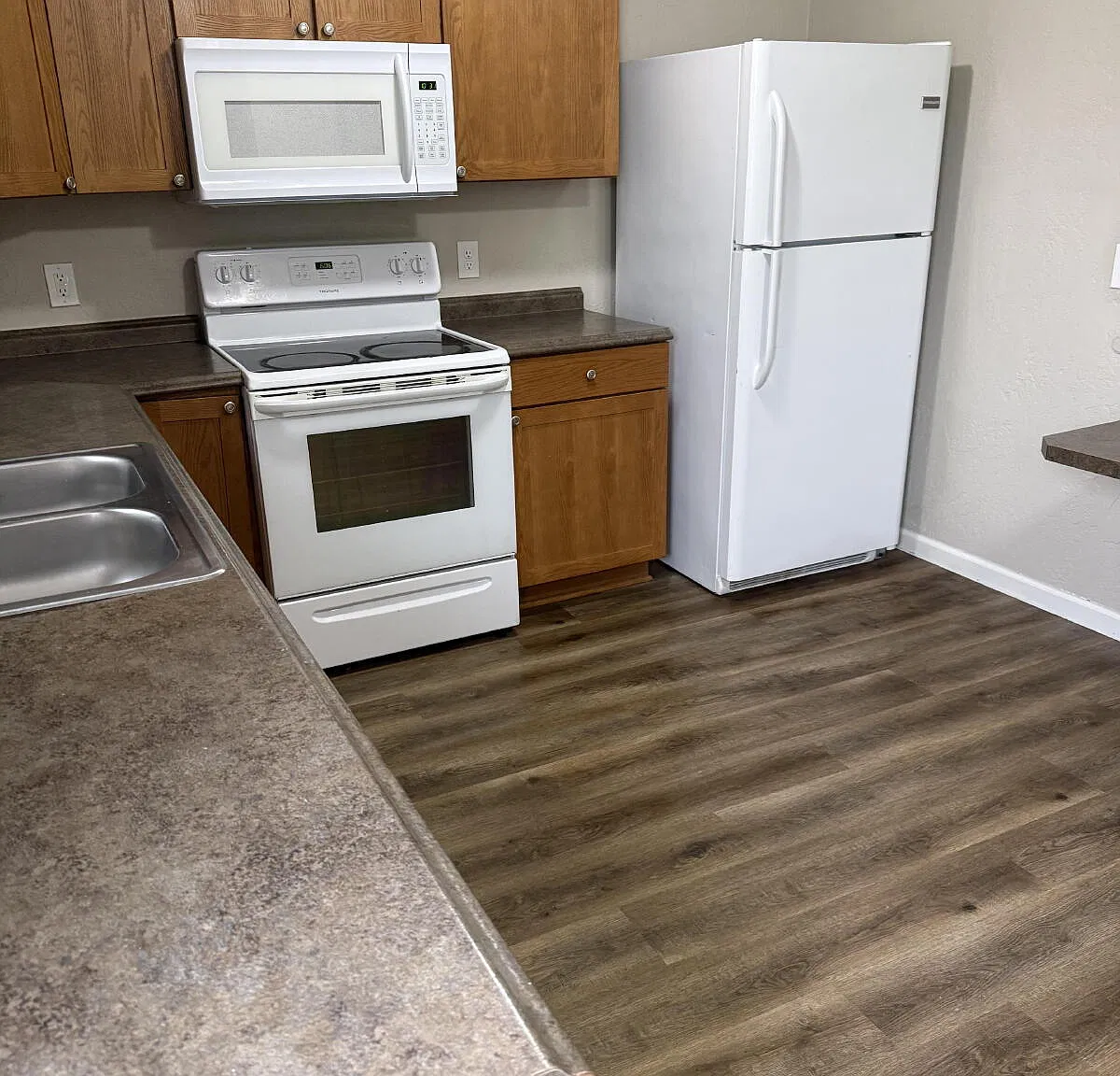 3 bed, 1.0 bath, 1400 sqft, $1,075 — Photo 3