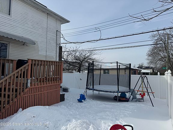 3rd image of 512 Riga St