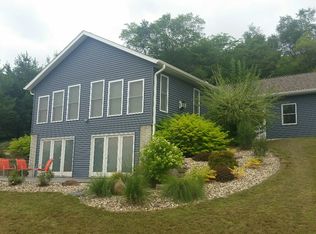 384 Sandy Ln, Clermont, IA 52135