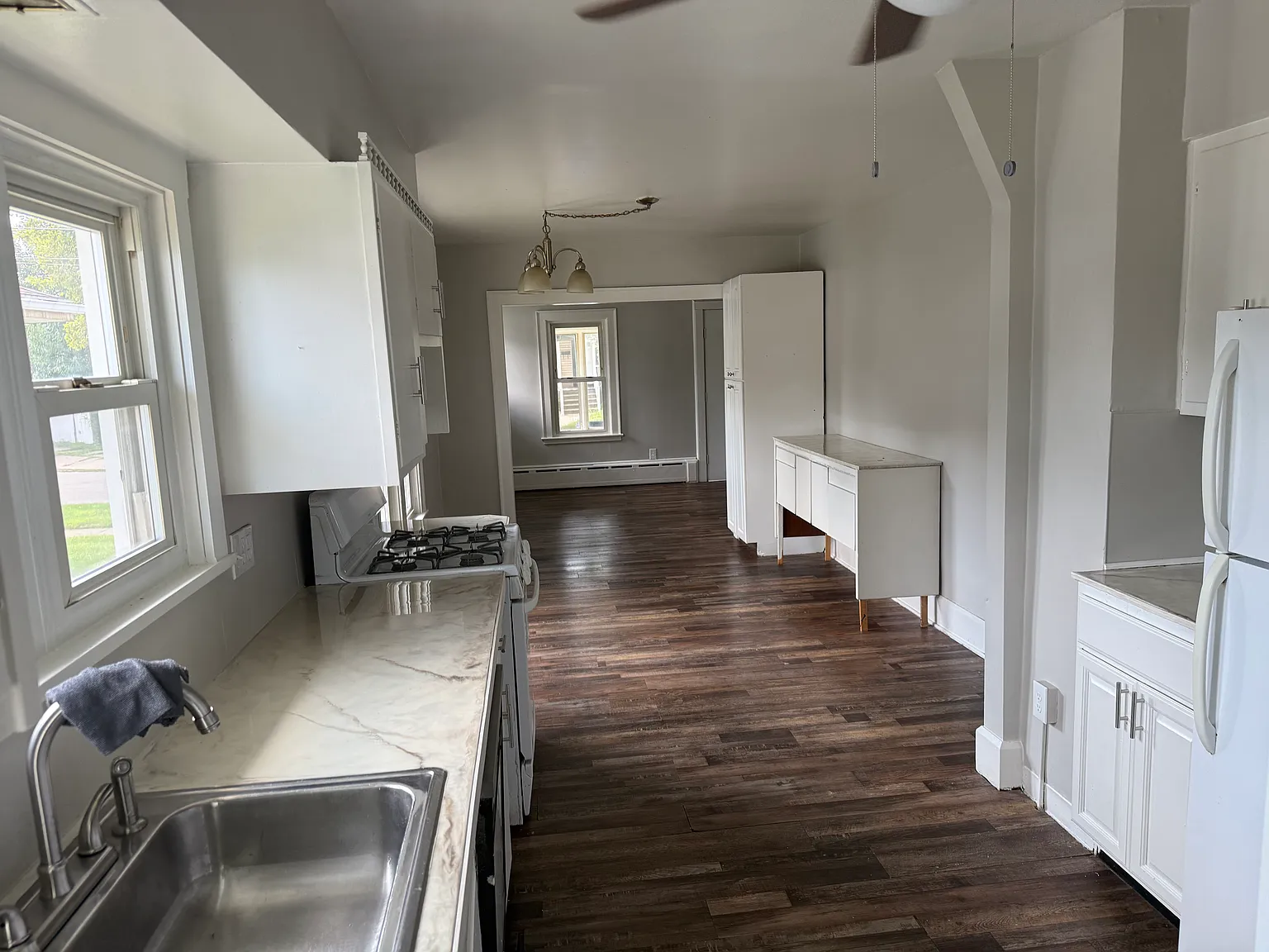 2 bed, 836 sqft, $850 — Photo 2