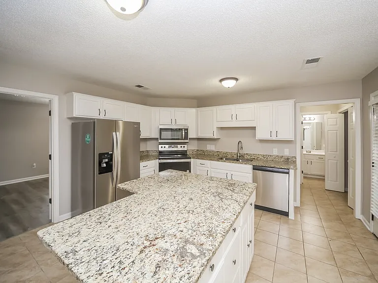 7228 Hunters Horn Dr — Photo 9