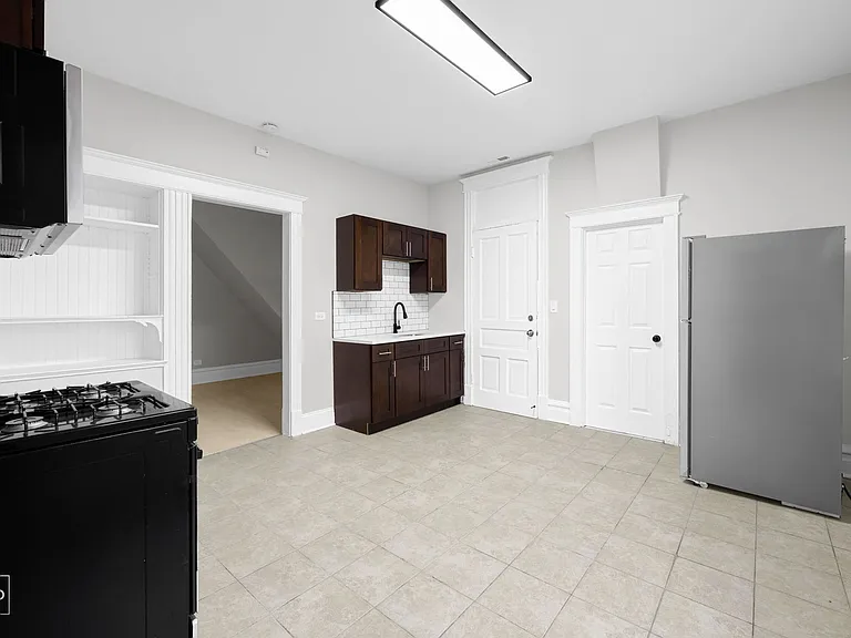 2542 S Trumbull — Photo 12