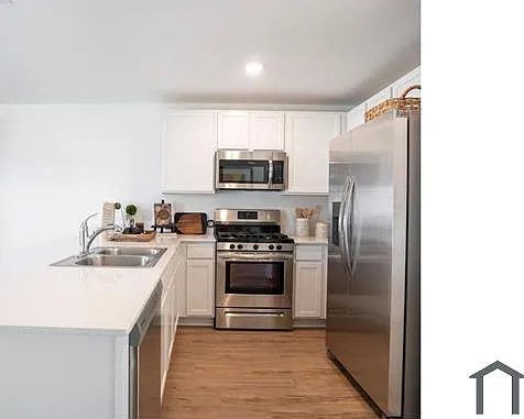12039 Rockview Dr — Photo 7