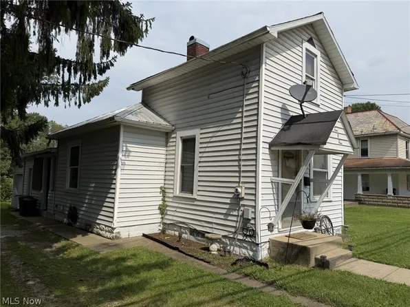 404 Beaver Ave NE, New Philadelphia, OH 44663