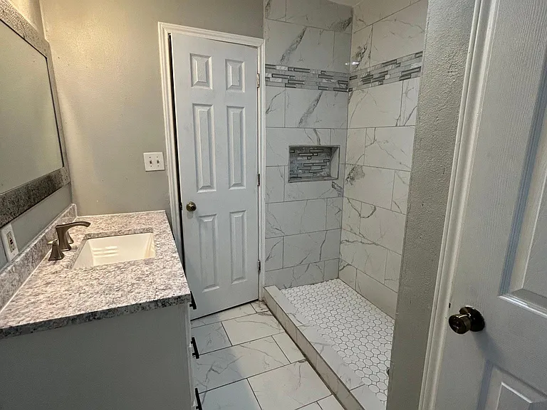 1006 Jordan Ave — Photo 3