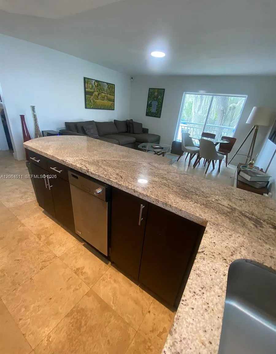 Grand Palazzo Condo — Photo 4