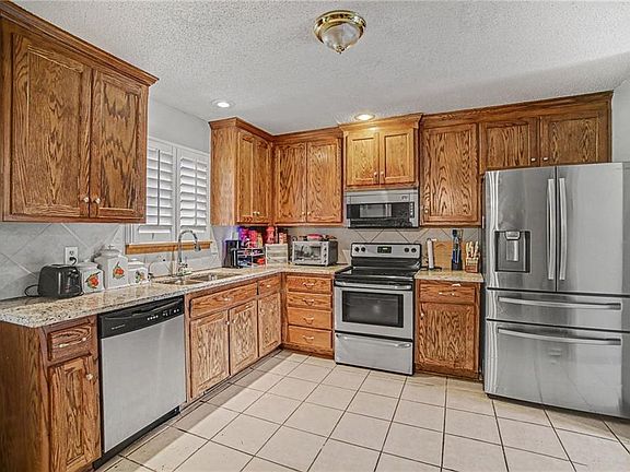 3rd image of 6301 N Quincy Ave