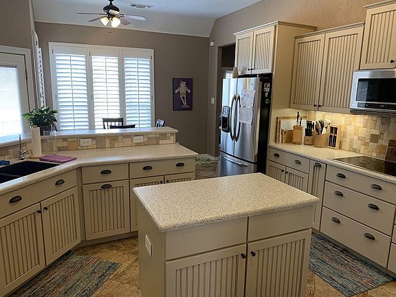 5th image of 520 Hall Dr