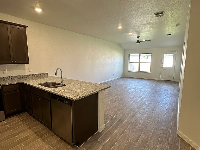 901 SW Itchgrass Br #B — Photo 5