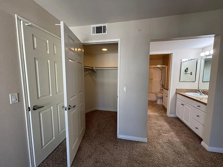21450 Burbank Blvd #301 — Photo 15