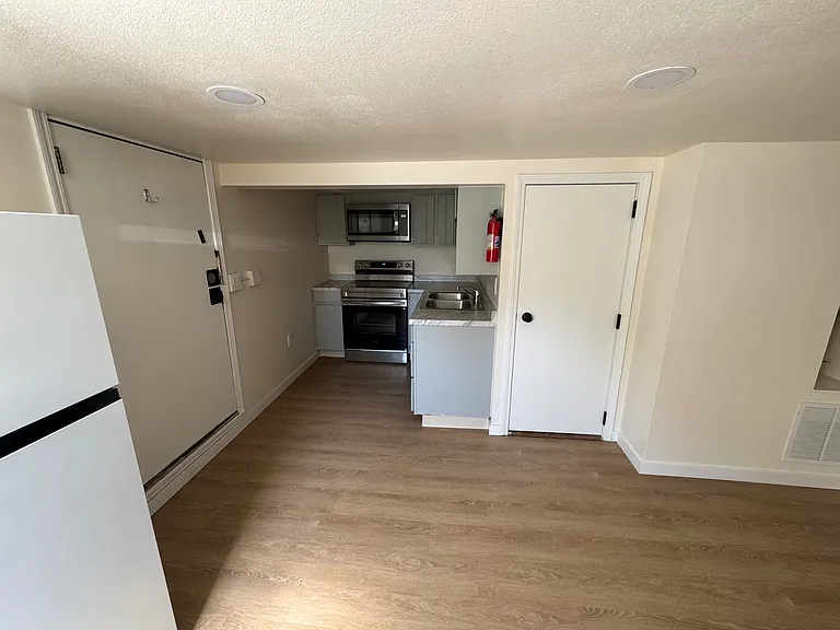 2701 Eagle St #B — Photo 3