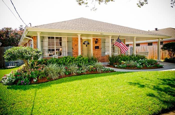 Gr curb appeal & oak tree