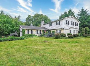 28 Saint Andrews Dr, Beaver Falls, PA 15010