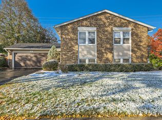 927 Mississippi Ln, Elk Grove Village, IL 60007