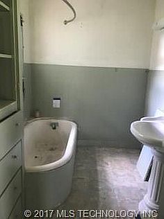 5th image of 831 Hunter Ave