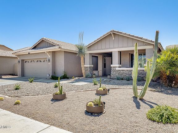3rd image of 1819 E VALENCIA Drive