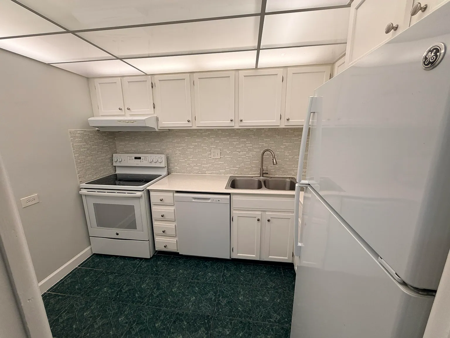 1 bed, 1.5 bath, 800 sqft, $1,500 — Photo 2