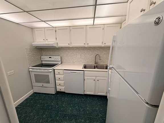 2nd image of 3740 Inverrary Dr APT 2Y