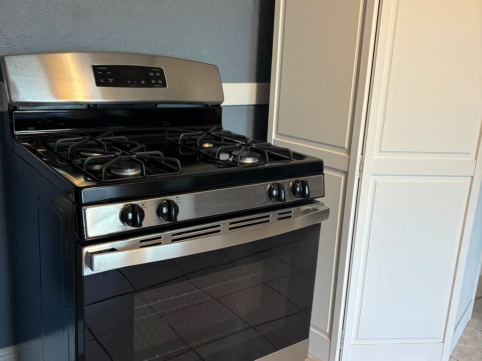 3 bed, 900 sqft, $2,000 — Photo 3
