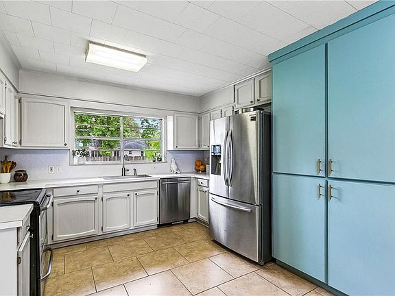 5th image of 9122 Meadowood St