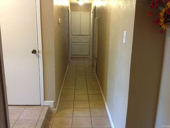4305 Andalusia Trail Entry & hallway