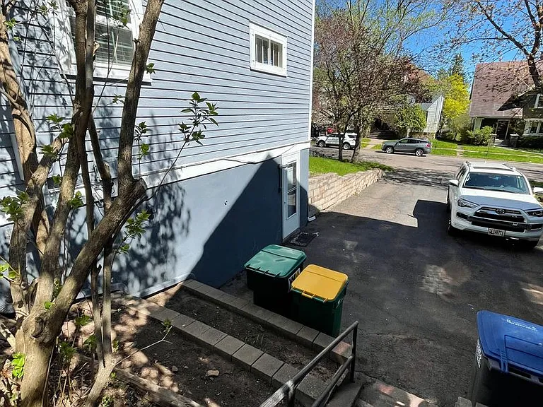 2117 E 2nd St — Photo 32