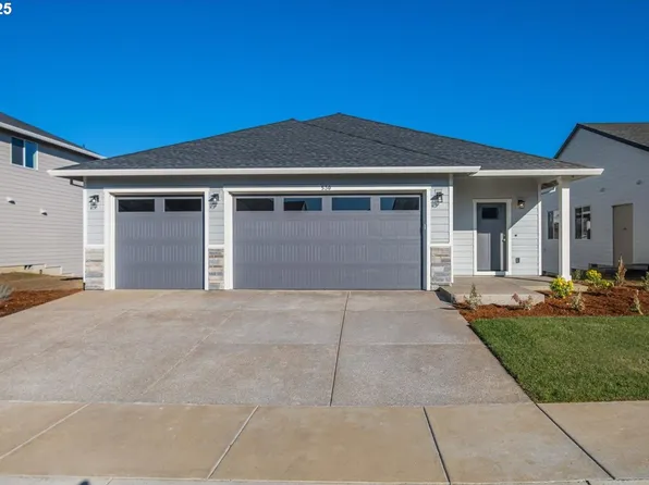 530 E 4th St, Yamhill, OR 97148