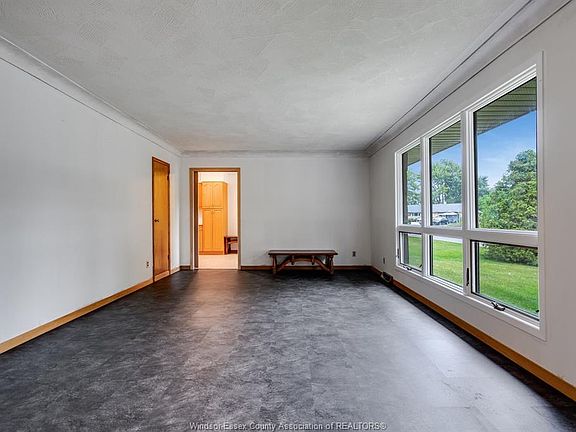 3rd image of 3 Stewart Cres