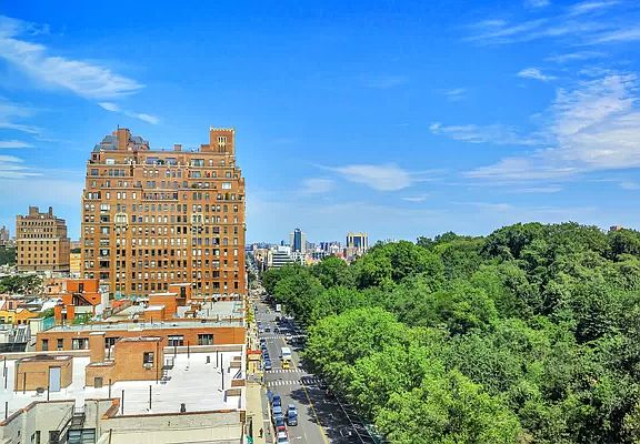 4th image of 418 Central Park W