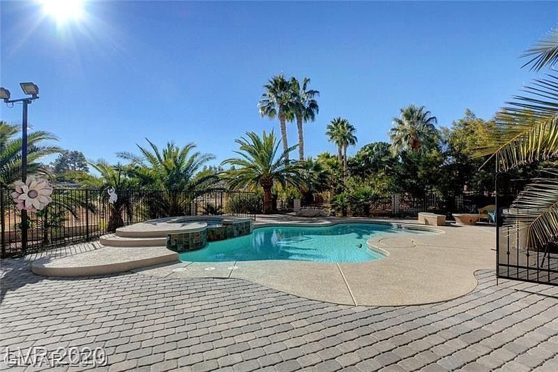 1st image of 2909 La Mesa Dr