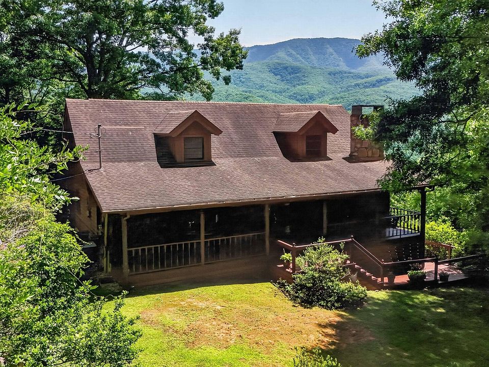 1st image of 549 Geneva Ln