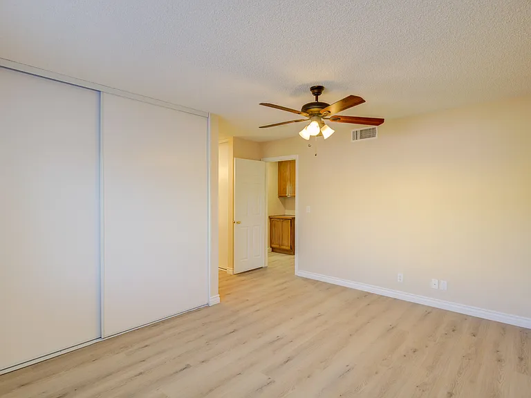 3134 Laurel Ave — Photo 8