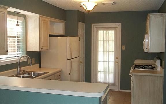 2nd image of 436 Leisure Ln