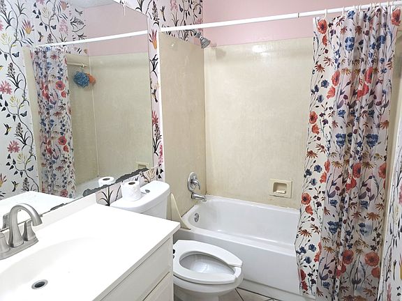 5th image of 4105 Fletcher Dr