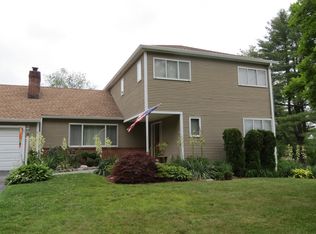5 Halsey Pl, Valhalla, NY 10595