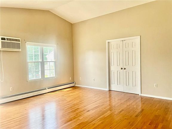 5th image of 565 Quaker Ln APT 39