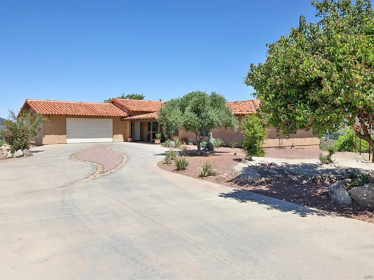 25933 Potrero Valley Rd — Photo 3