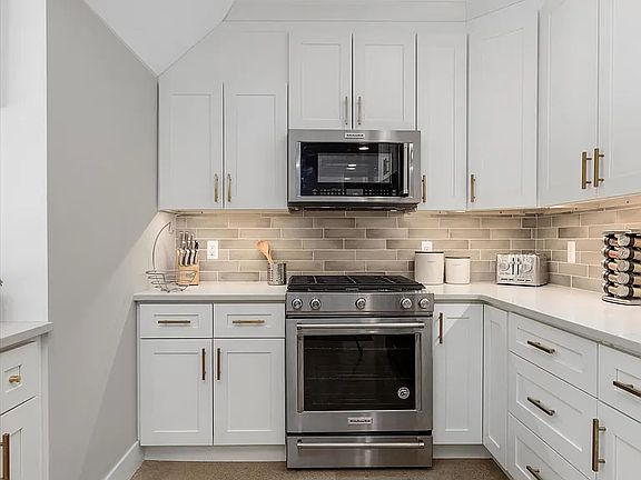 5th image of 262 Mack Ave Unit 1