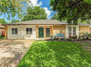 403 Avondale Ln, Friendswood, TX 77546