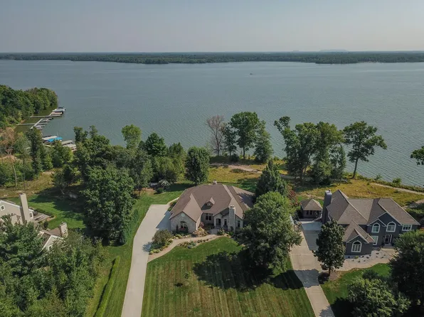N7784 Half Moon Bay Dr E, New Lisbon, WI 53950