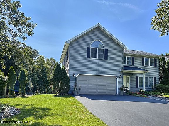 2nd image of 8 Delehunt Dr