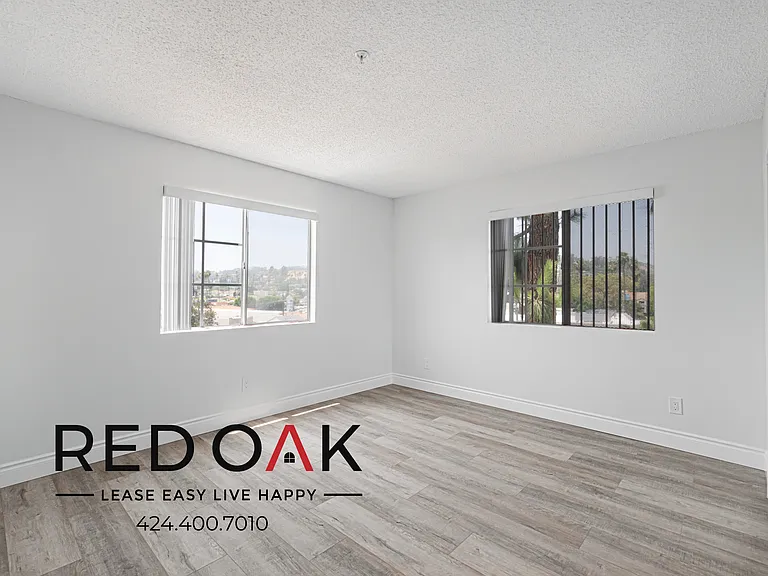 5200 Oakland St #201 — Photo 1