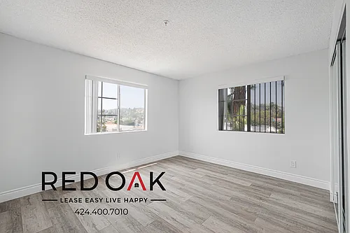 5200 Oakland St Photo 1