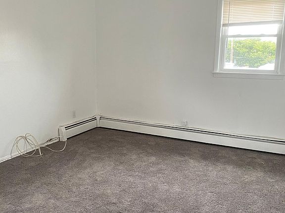 5th image of 926 Throggmorton Ave #2A