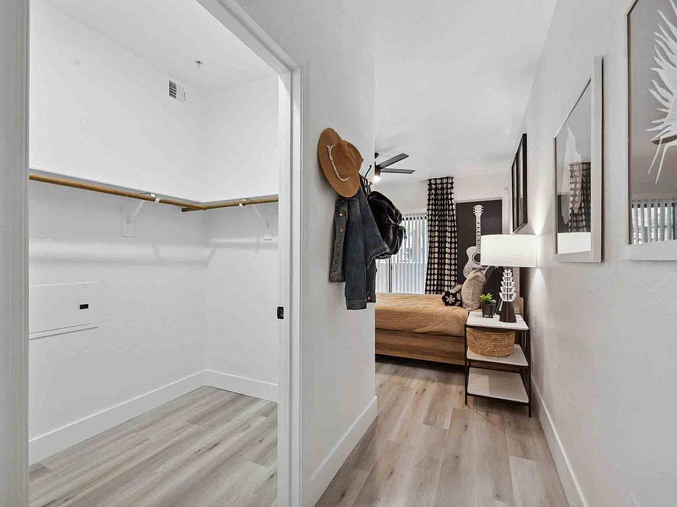 Zone Westgate, Glendale, AZ, Large Closets