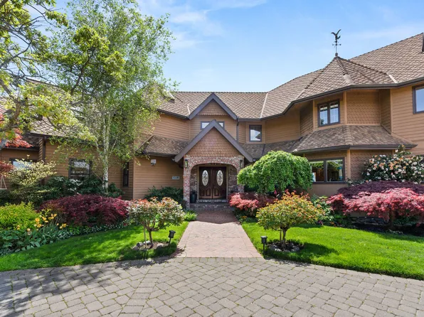 808 Pompadour Dr, Ashland, OR 97520