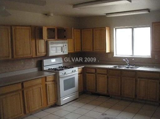 3rd image of 4720 Elm Ave