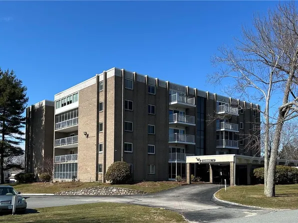 200 Hoffman Ave APT 206, Cranston, RI 02920