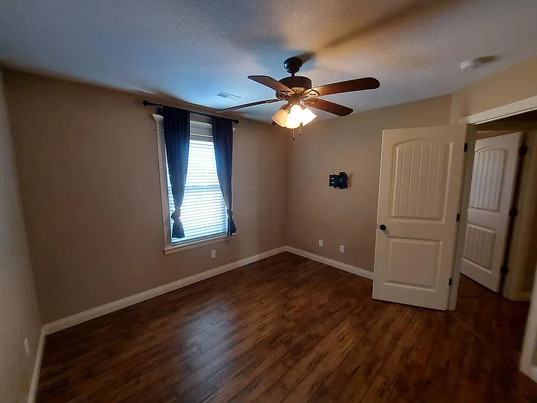 5000 Loyalist Ln — Photo 13